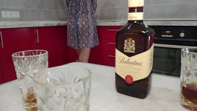 Seksiä ystävän humalaisen vaimon kanssa. Toivottavasti hän ei tule raskaaksi.